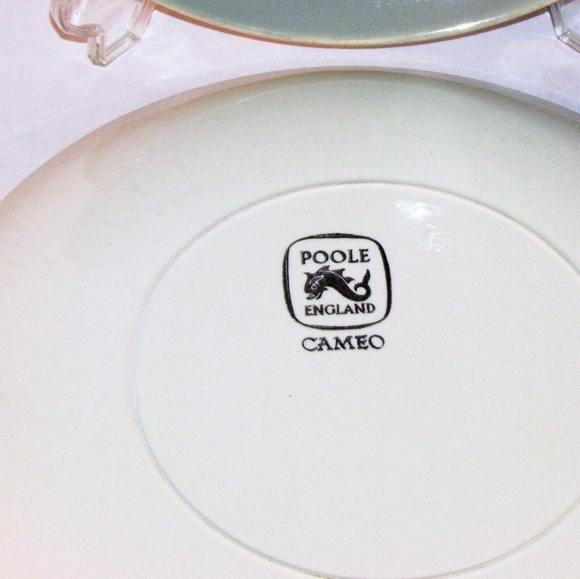 2 Poole Pottery Cameo Dinner Plates Sage Green England Vintage - Picture 3 of 4